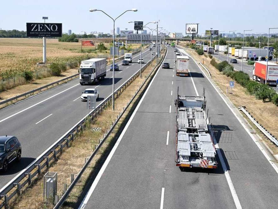 Na snímke výjazd dialničného úseku na D1 z Bratislavy na Nitru.