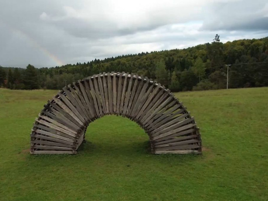 Na snímke inštalácia Voda pije dúhu.