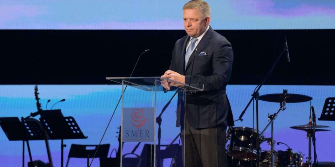 Na snímke Robert Fico v Nitre.