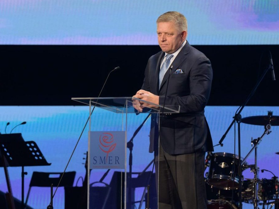 Na snímke Robert Fico v Nitre.