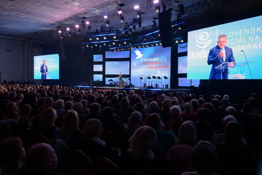 Na snímke Robert Fico v Nitre.