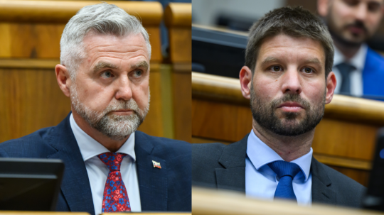 Zľava Tibor Gašpar a Michal Šimečka v pléne Národnej rady SR.