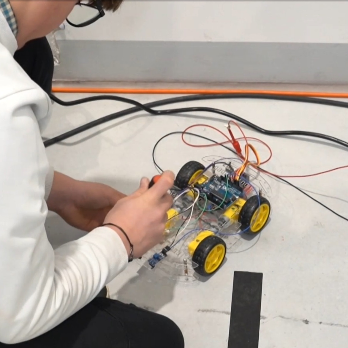 Technické talenty medzi žiakmi pomáhajú vyberať samotní dualisti.