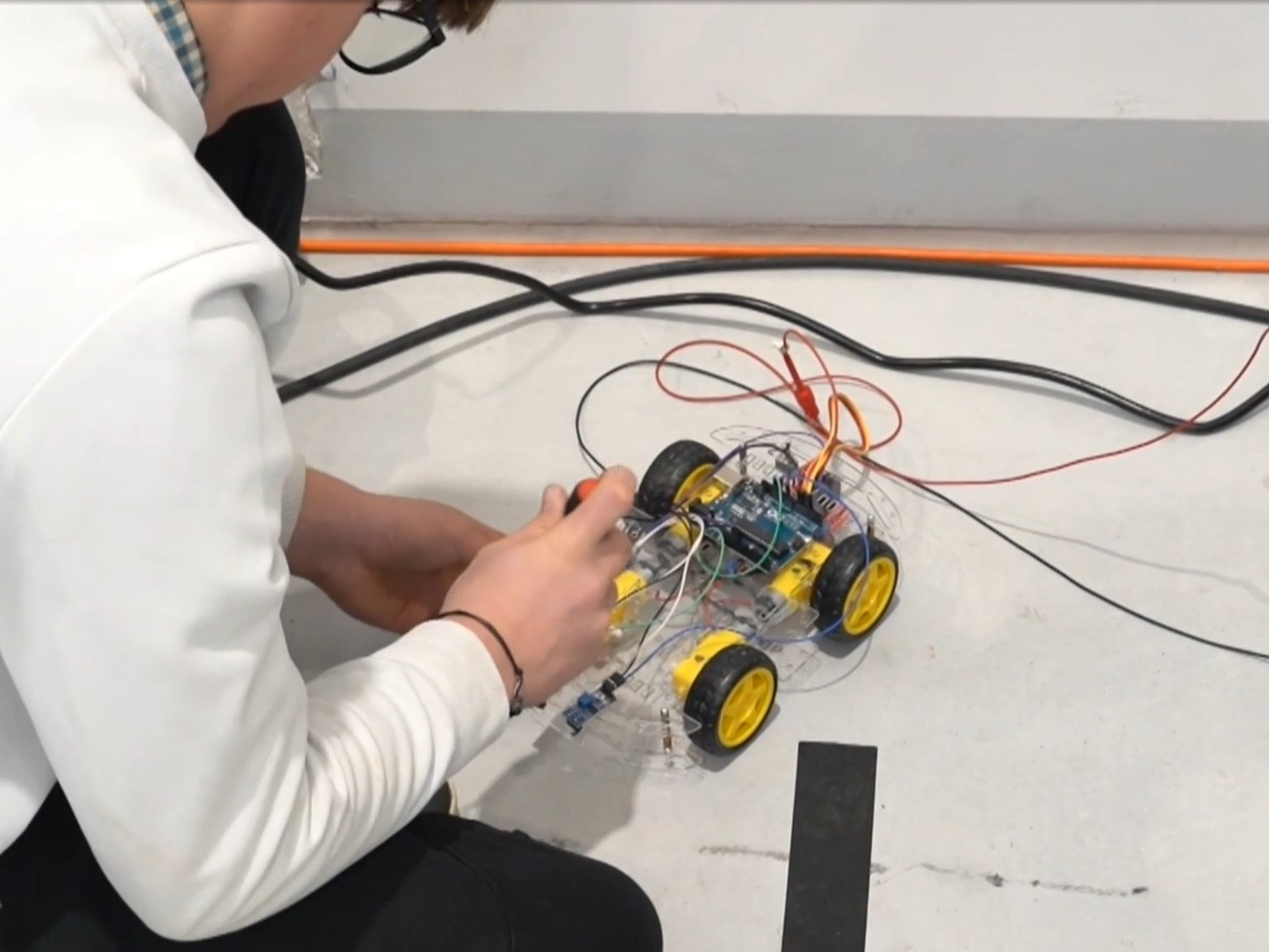 Technické talenty medzi žiakmi pomáhajú vyberať samotní dualisti.