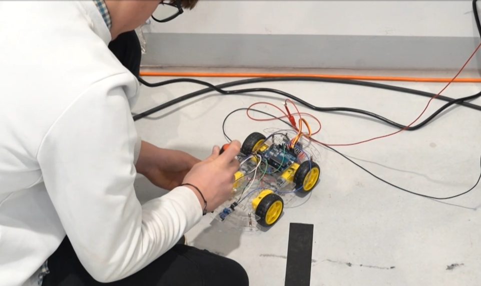 Technické talenty medzi žiakmi pomáhajú vyberať samotní dualisti.