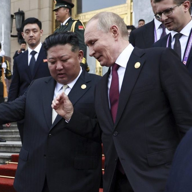 Na snímke Kim Čong-un a Vladimir Putin.