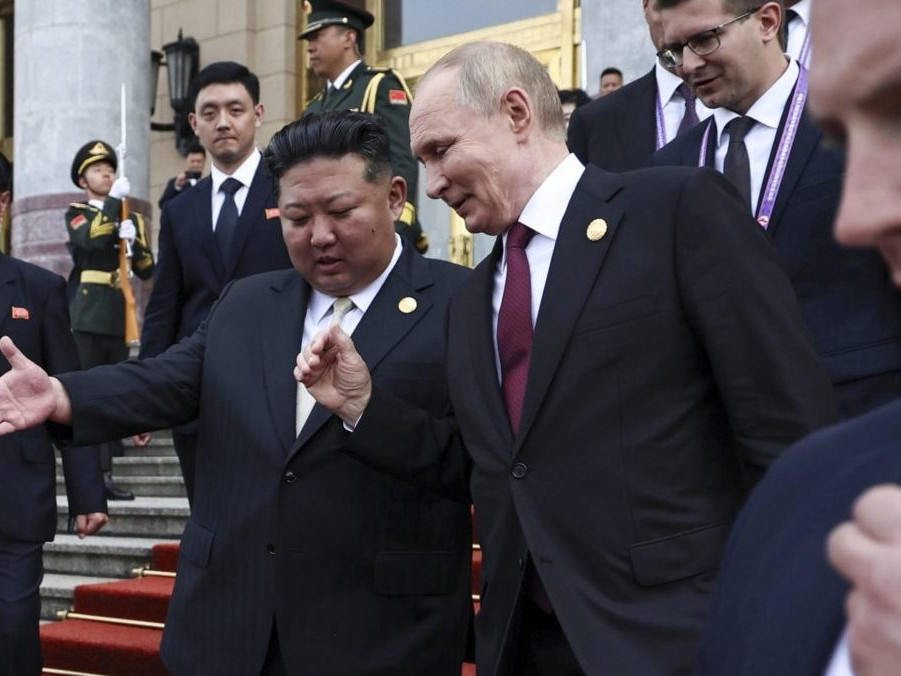 Na snímke Kim Čong-un a Vladimir Putin.
