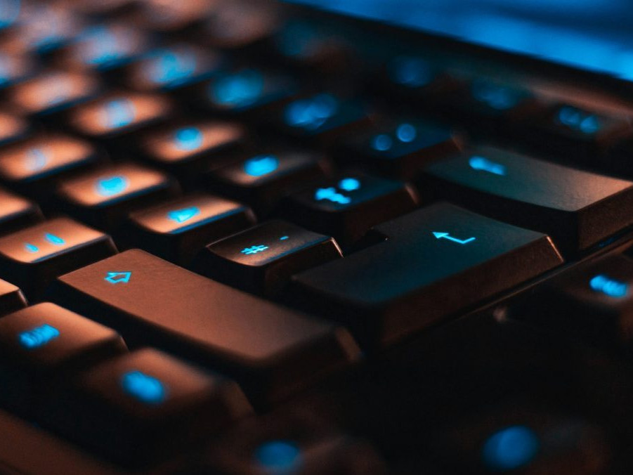 Na ilustračnej snímke klávesnica.