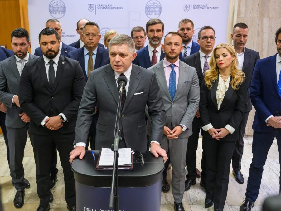 Na snímke členovia vlády SR.