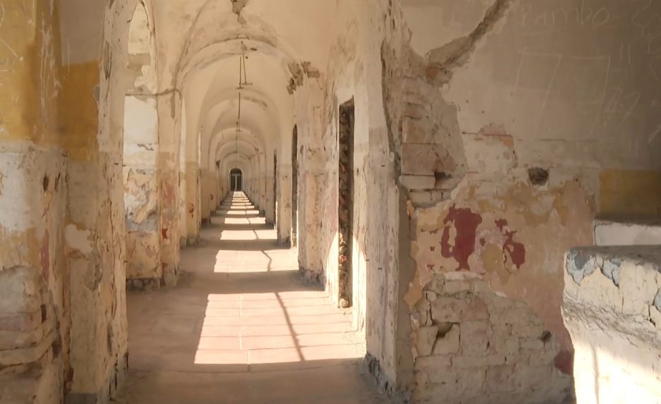 Na snímke chodba Pevnosti Komárno.