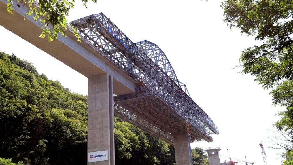 Rýchlostnú cestu R2 medzi Detvou a Kriváňom cez víkend uzavrú, cestári pracujú na napájaní úseku