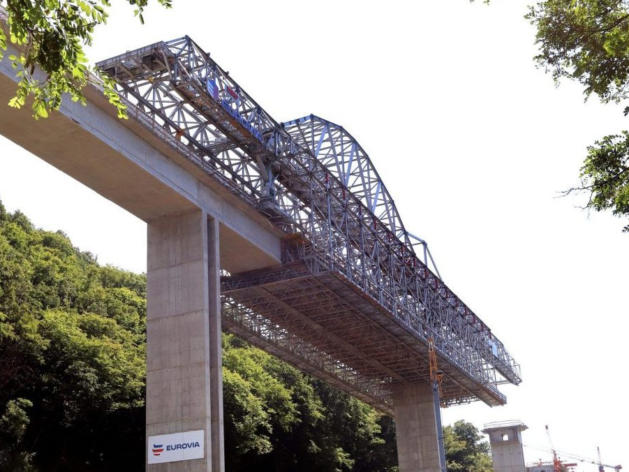 Rýchlostnú cestu R2 medzi Detvou a Kriváňom cez víkend uzavrú, cestári pracujú na napájaní úseku