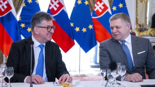 Na snímke Miroslav Lajčák a Robert Fico.