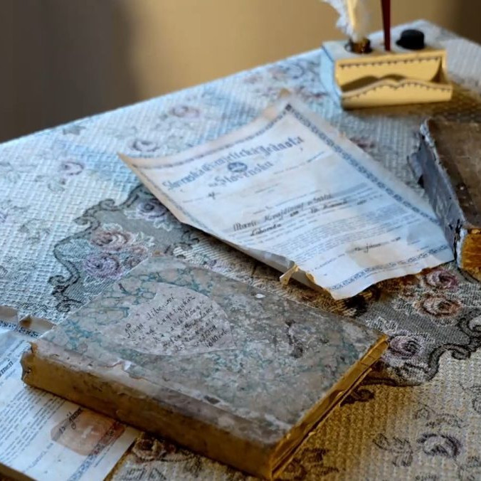 Na snímke zachované predmety v Pamätnej izbe spisovateľky.