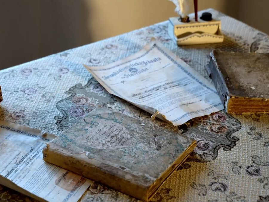 Na snímke zachované predmety v Pamätnej izbe spisovateľky.