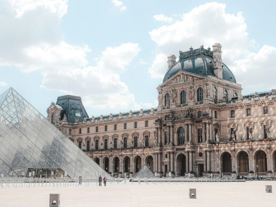 Ilustračná snímka parížskeho múzea Louvre.