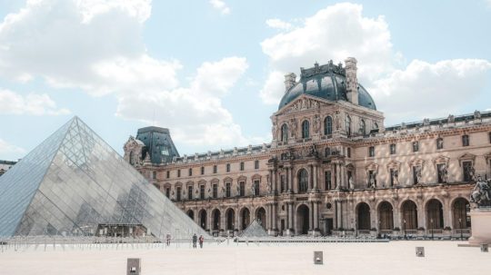 Ilustračná snímka parížskeho múzea Louvre.