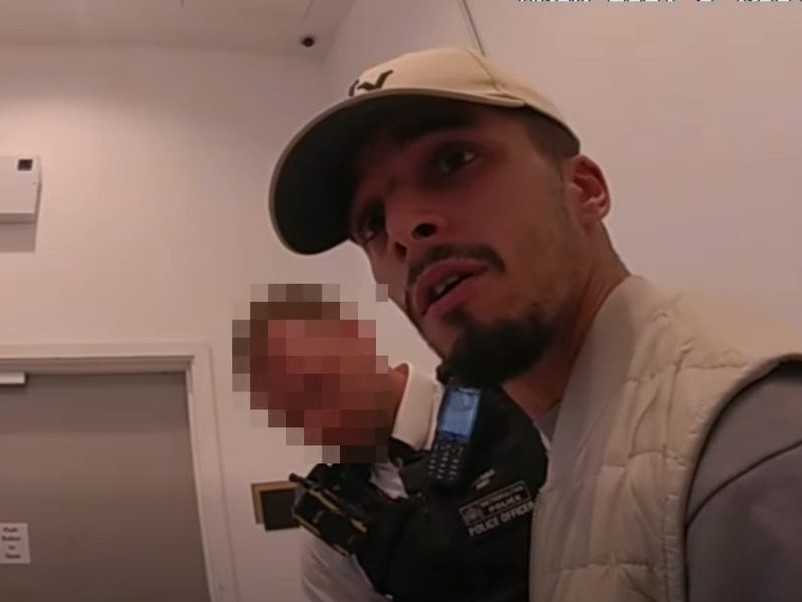 Na snímke je Alžírčan Brahim Kaddour-Cherif.