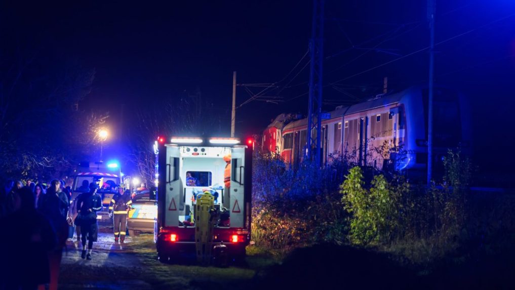 Medzi Pezinkom a Bratislavou sa zrazili dva vlaky.