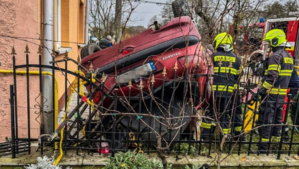Na snímke miesto dopravnej nehody.