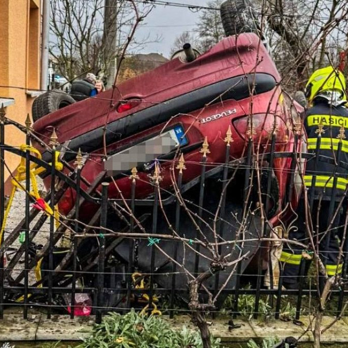 Na snímke miesto dopravnej nehody.