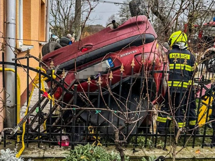 Na snímke miesto dopravnej nehody.