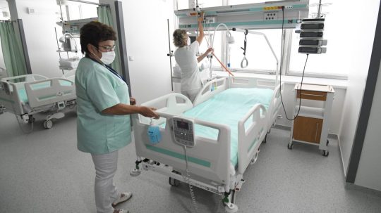 Na snímke zdravotný personál.