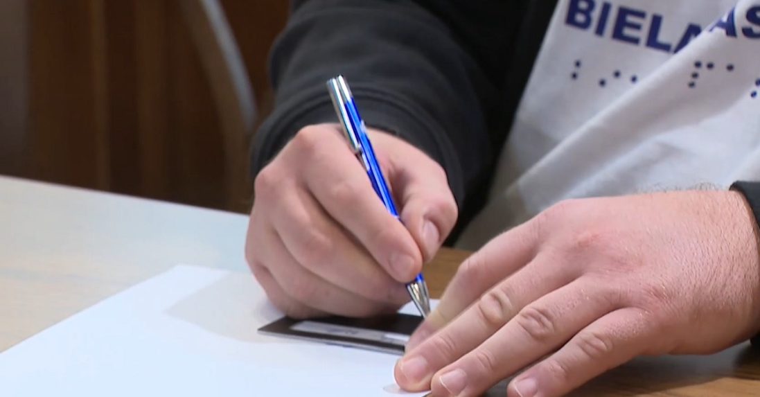 nevidiaci sa podpisuje