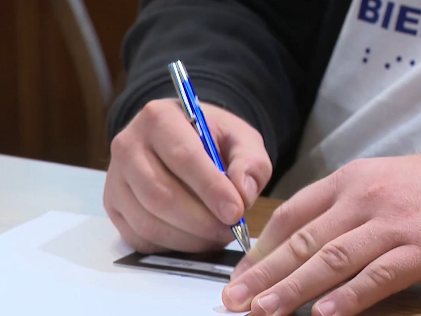 nevidiaci sa podpisuje