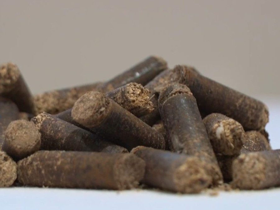 Pelety z pohánkovca.