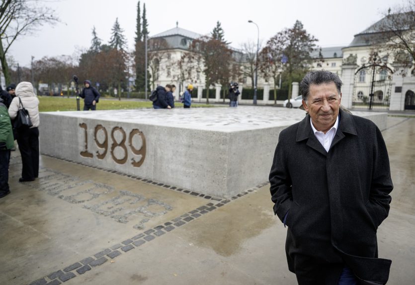 Na snímke Pamätník novembra 1989.