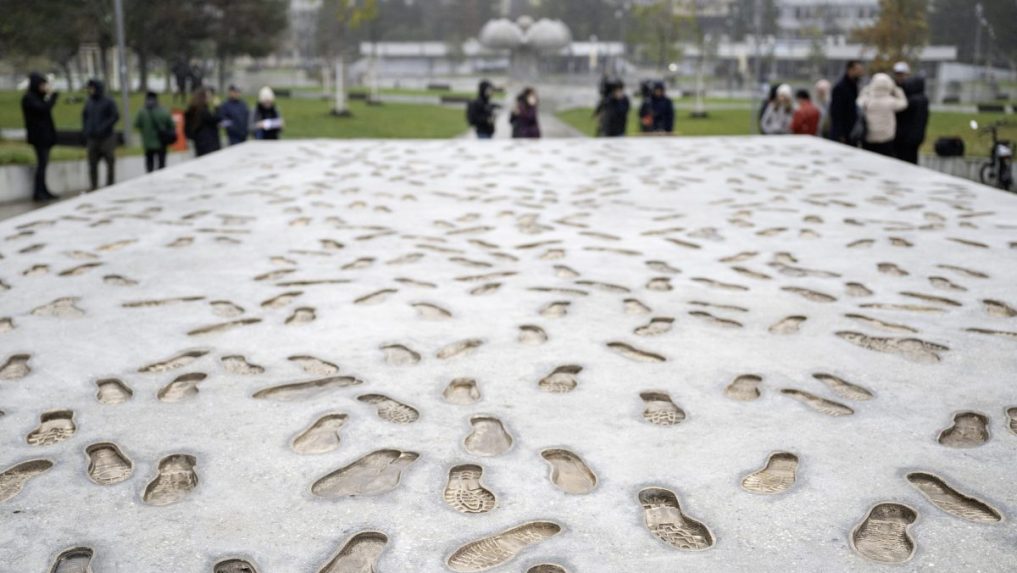 Na snÃƒÂ­mke PamÃƒÂ¤tnÃƒÂ­k novembra 1989.