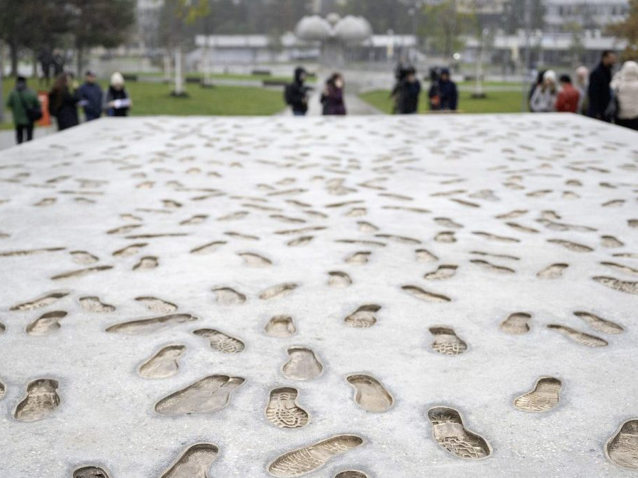 Na snímke Pamätník novembra 1989.