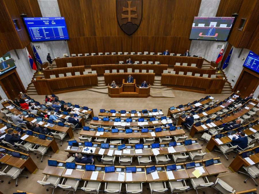 Na ilustračnej snímke slovenský parlament.