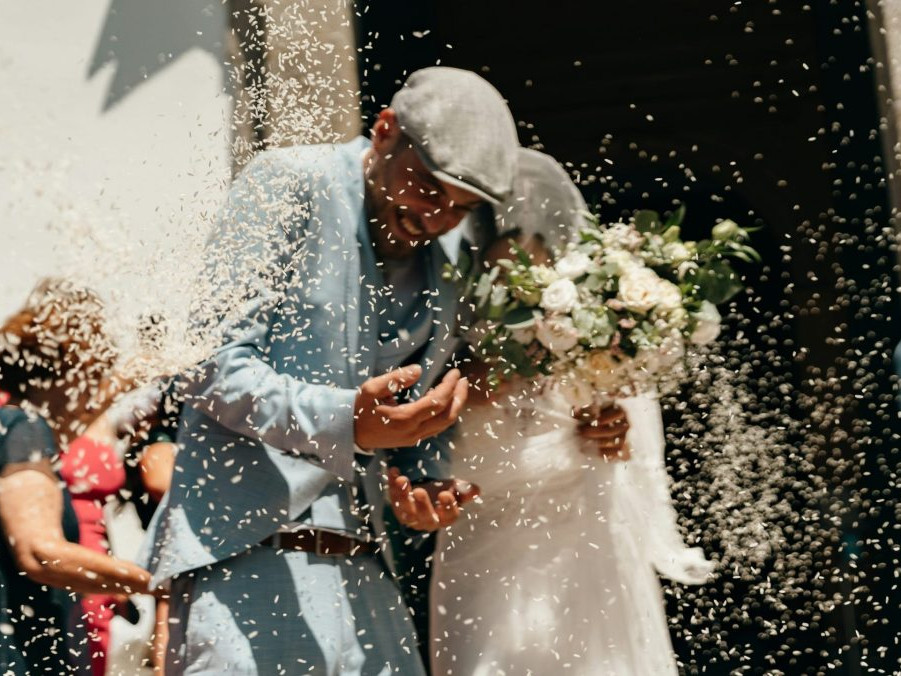 hádzanie ryže na svadbe
