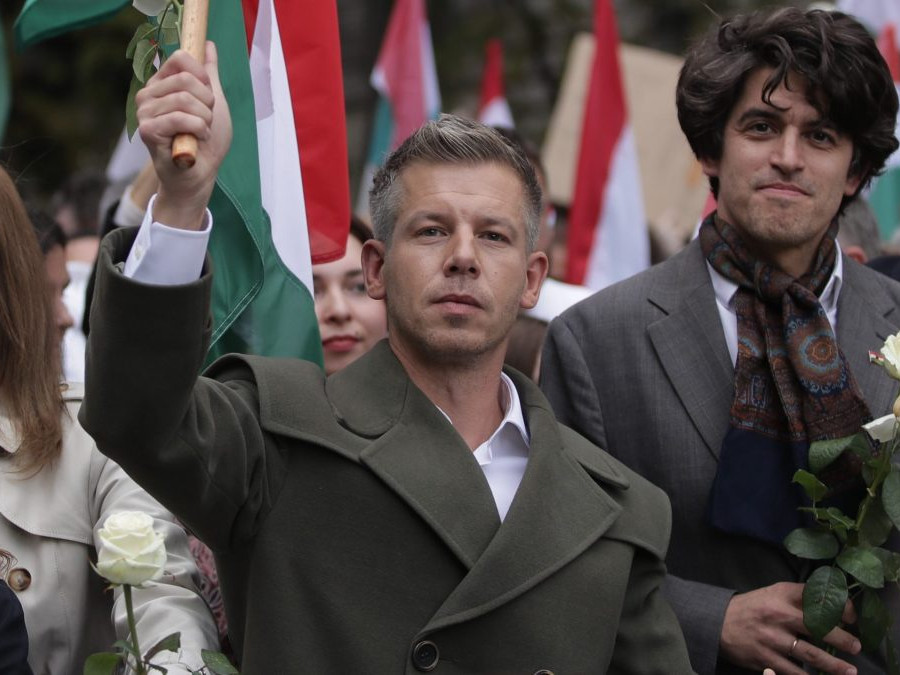 Líder maďarskej opozičnej strany Tisza Péter Magyar.