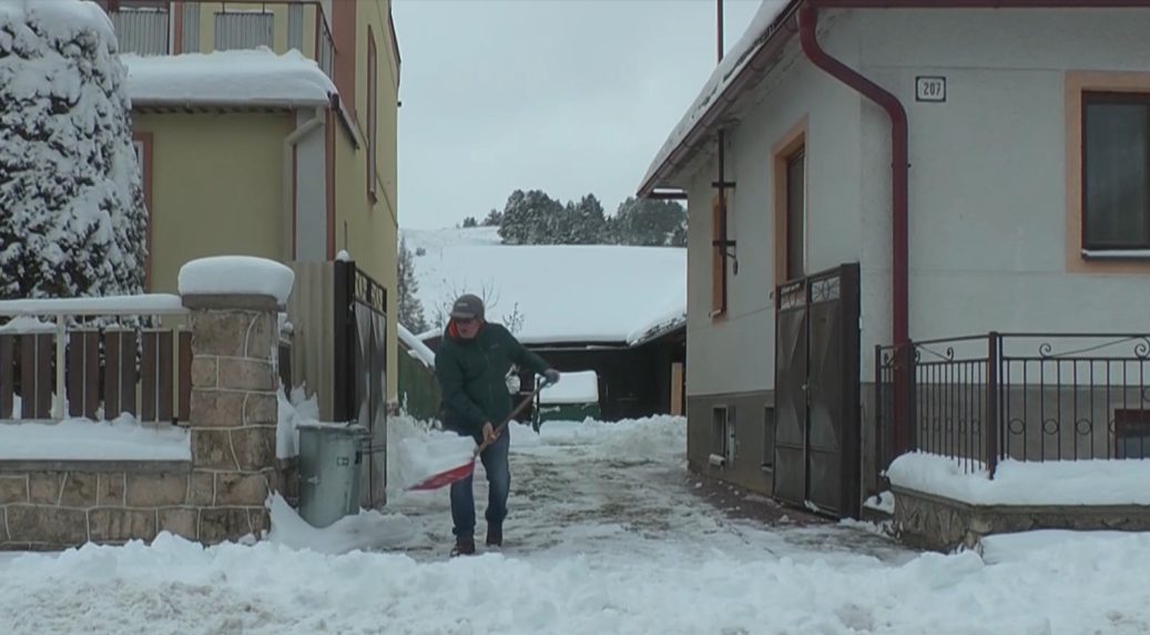 Meteorologické predpovede avizovali bohatú snehovú nádielku, a tak sa aj stalo.