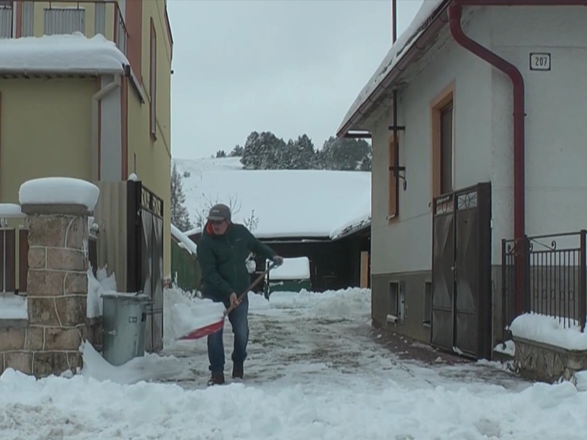 Meteorologické predpovede avizovali bohatú snehovú nádielku, a tak sa aj stalo.