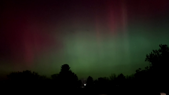 Polárna žiara nad americkým štátom Iowa.