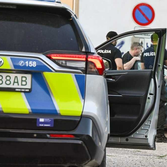 Na ilustračnej snímke policajné auto.