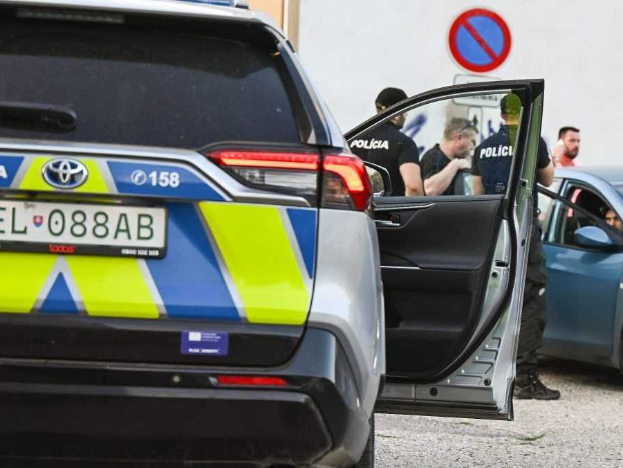 Na ilustračnej snímke policajné auto.