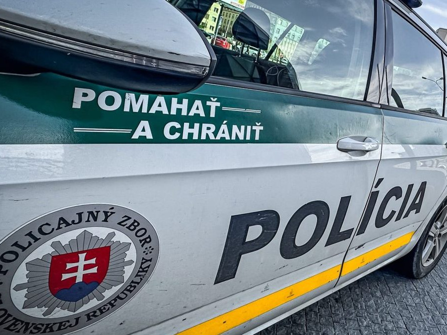 Na Ilustračnej snímke policajné auto.