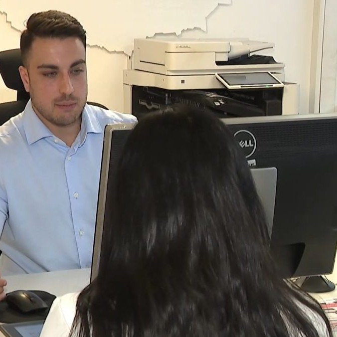 Zamestnávatelia neveria ani cudzincom s titulmi: Od veľkej utečeneckej vlny ubehlo desať rokov, ako sa v Rakúsku darilo integrovať?