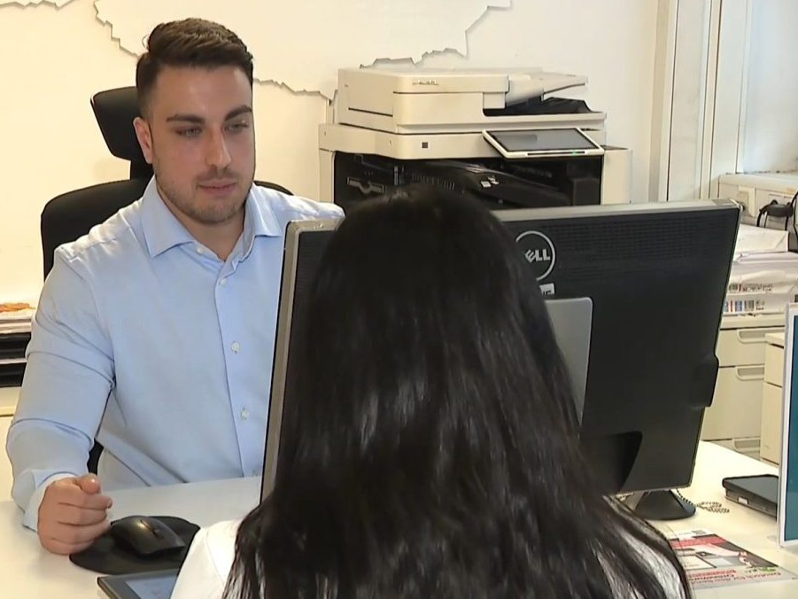 Zamestnávatelia neveria ani cudzincom s titulmi: Od veľkej utečeneckej vlny ubehlo desať rokov, ako sa v Rakúsku darilo integrovať?