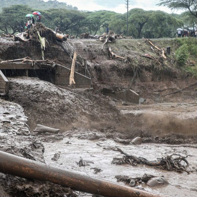Archívna snímka rozvodnenej rieky Muruny v Keni z roku 2019.
