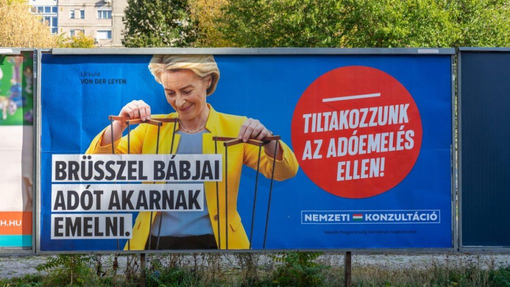 Na snímke kampaň proti predsedníčke EK.