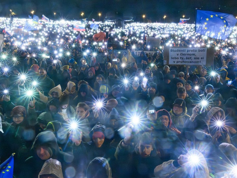 Na snímke účastníci protestu iniciatívy Mier Ukrajine.