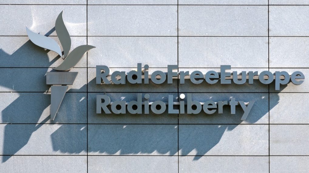 Logo Rádia Slobodná Európa v Prahe,