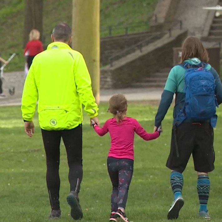 rodičia s dieťaťom