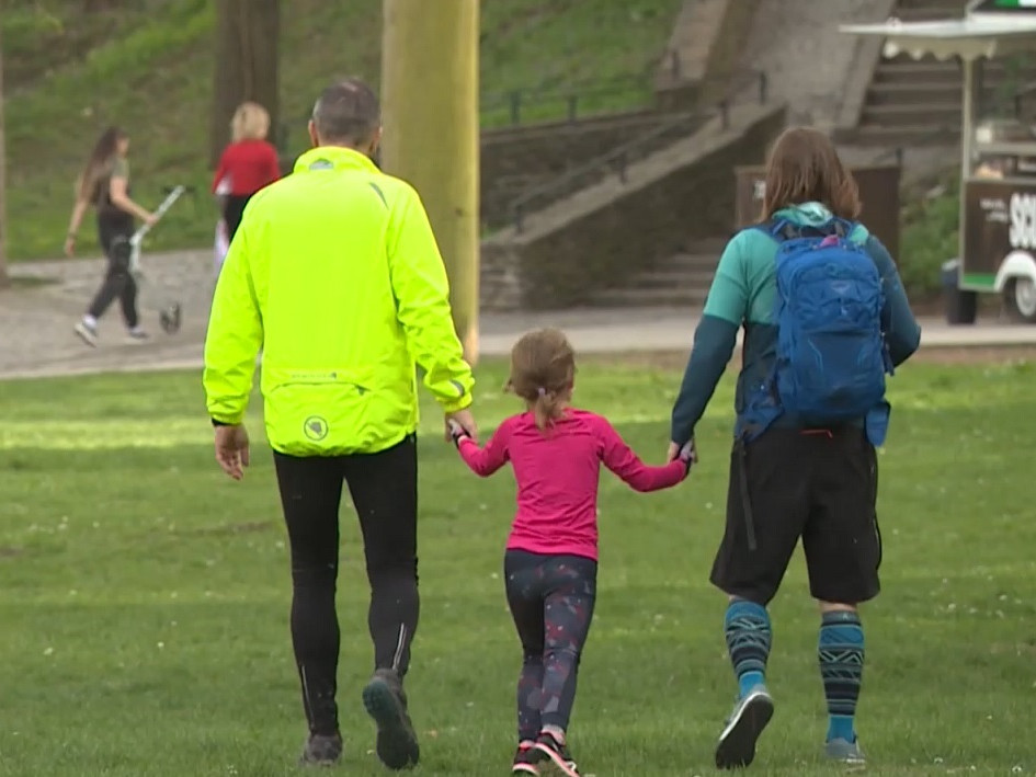 rodičia s dieťaťom